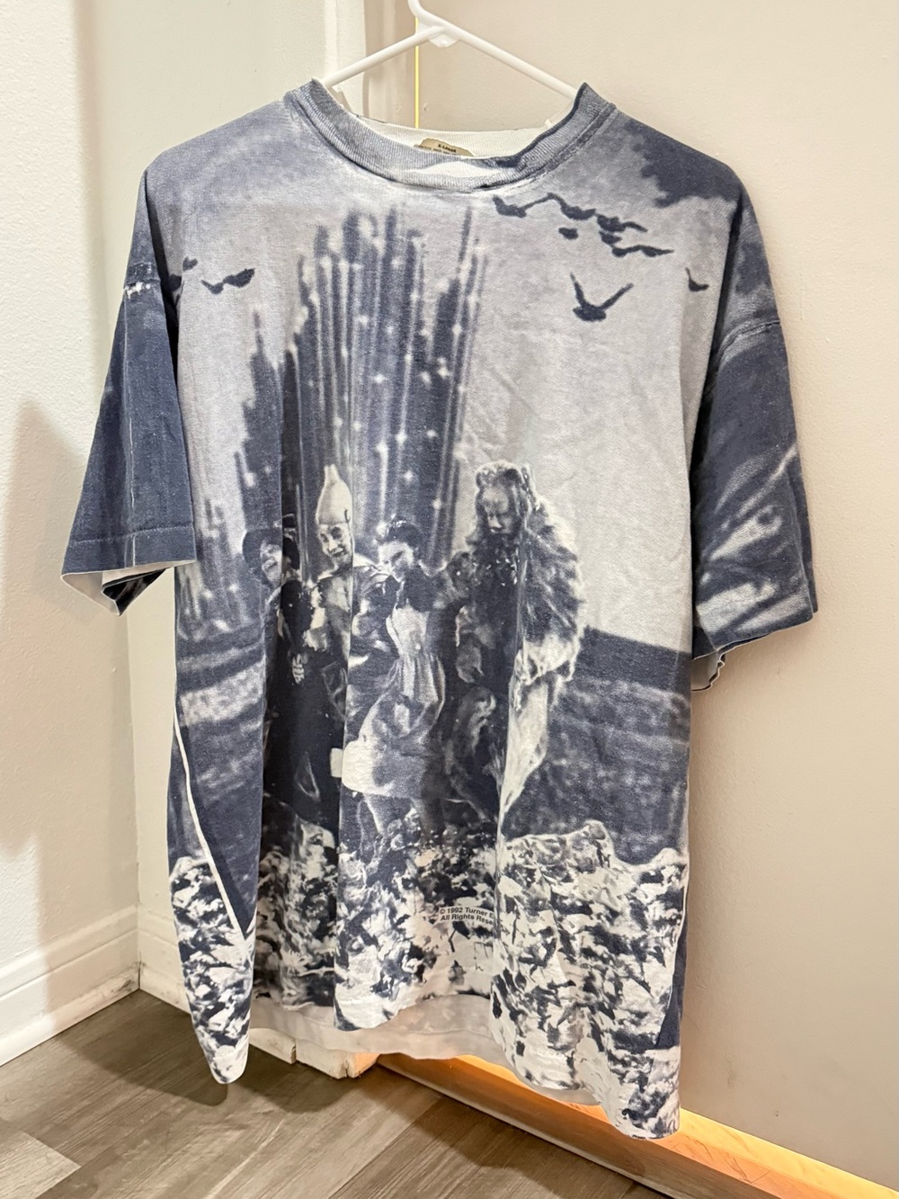 Vintage 1992 Wizard Of Oz Stanley Desantis AOP Movie Promo Shirt - Size X-Large